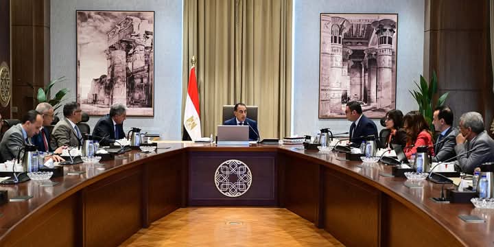 رئيس الوزراء يتابع الموقف التنفيذي لتطوير المناطق المحيطة بمنطقة هضبة الأهرامات.