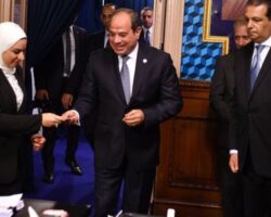 الرئيس السيسي أدلي بصوته