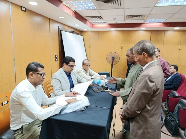 نائب محافظ الأقصر يناقش شكاوى المواطنين في لقاء مفتوح بمقر المؤتمرات الدولية