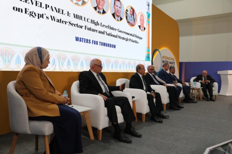 رئيس القابضة للمياه يعرض رؤية تطوير القطاع في IWWI 2025