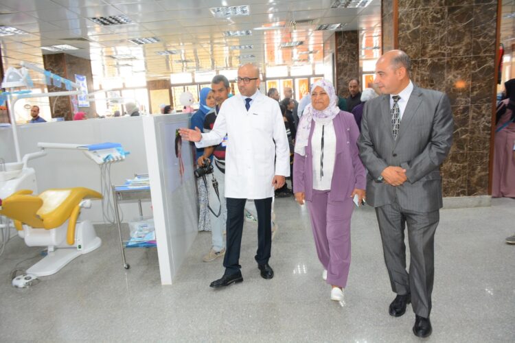 قافلة طبية بجامعة أسيوط تقدم خدمات مجانية لعلاج أسنان الأطفال
