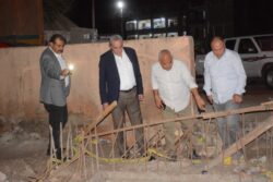 محافظ الغربية يتابع ميدانيًا أعمال الرصف بالمحلة وسمنود بعد منتصف الليل