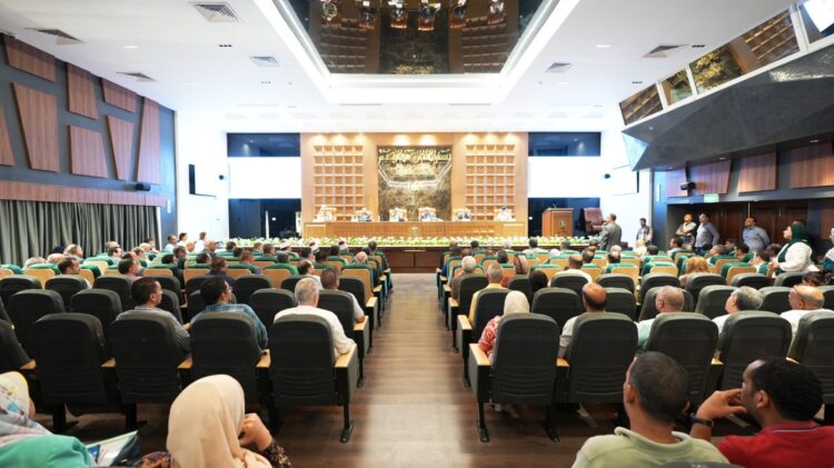 أسيوط تدرس إنشاء أول نادي للذكاء الاصطناعي لدعم الشباب