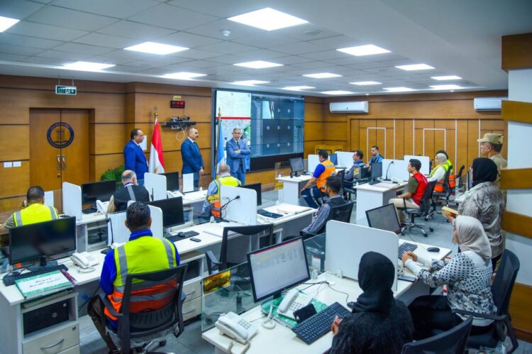 محافظ الإسكندرية يتابع من غرفة العمليات الرئيسية سير انتخابات مجلس النواب 