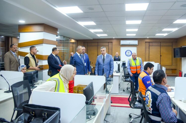 محافظ الإسكندرية يتابع من غرفة العمليات الرئيسية سير انتخابات مجلس النواب 