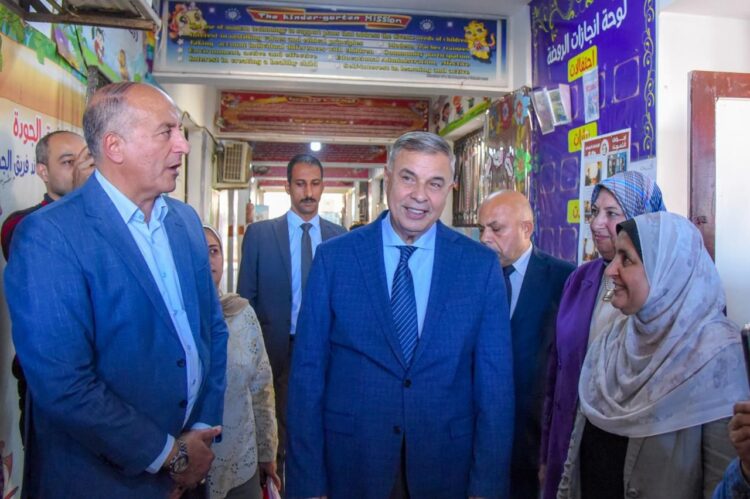 محافظ الإسكندرية يتفقد اللجان الانتخابية بمدرسة أرض رولان ومدرسة الشيخ زايد  