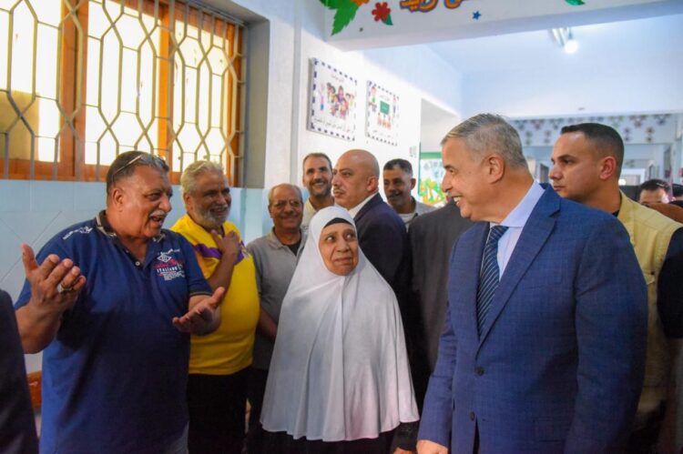 محافظ الإسكندرية يتفقد اللجان الانتخابية بمدرسة أرض رولان ومدرسة الشيخ زايد  