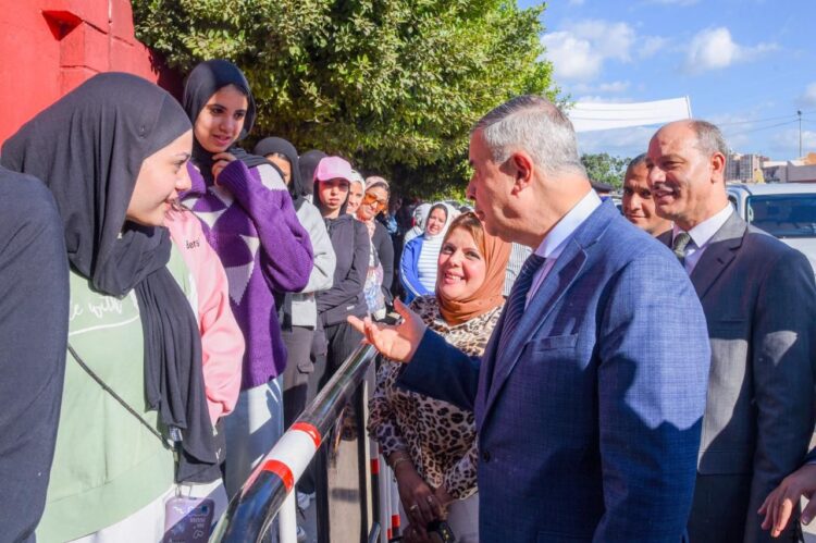 محافظ الإسكندرية يتفقد اللجان الانتخابية بمدرسة أرض رولان ومدرسة الشيخ زايد  