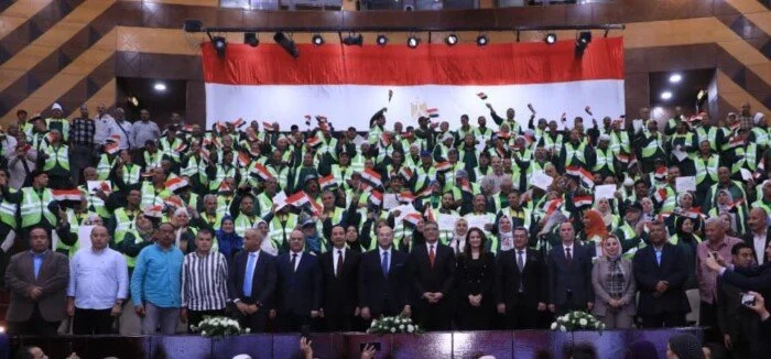 محافظ الجيزة يكرم 170 عامل نظافة ومسؤولين تقديرًا لجهودهم في تطوير محيط المتحف المصري الكبير