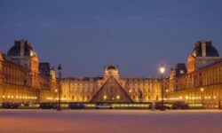 تلف 400 كتاب ووثيقة أثرية نادرة بمكتبة الآثار المصرية في متحف اللوفر بباريس.