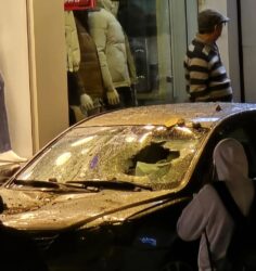 انهيار شرفة عقار بالإسكندرية يحطم زجاج سيارة دون إصابات