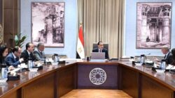 رئيس الوزراء يناقش فرص استثمارية بالمثلث الذهبي مع القطاع الخاص