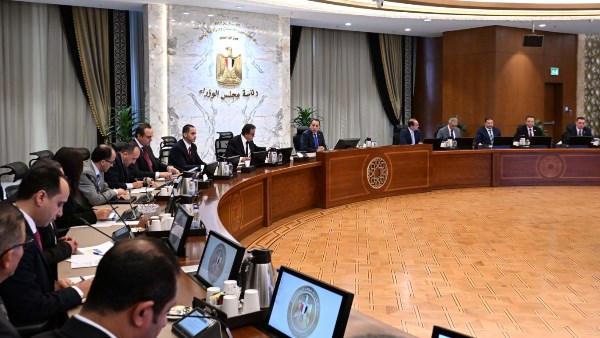 رئيس الوزراء يطالب بتوفير موارد إضافية للتأمين الصحي الشامل وحياة كريمة