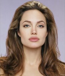 معارك قانونية تطارد أنجلينا جولي وتعيد الخلاف مع براد بيت