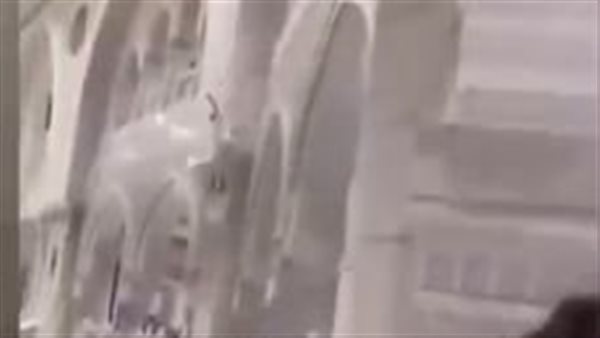 سقوط شخص من الأدوار العليا بالمسجد الحرام وإصابة فرد أمن
