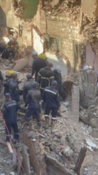 كلاب بوليسية للبحث عن 8 مفقودين أسفل أنقاض عقار إمبابة