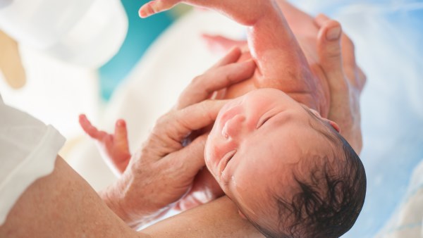 انخفاض النمو السكاني نائب وزير الصحة واجهنا الإنجاب غير المخطط له بوسائل آمنة