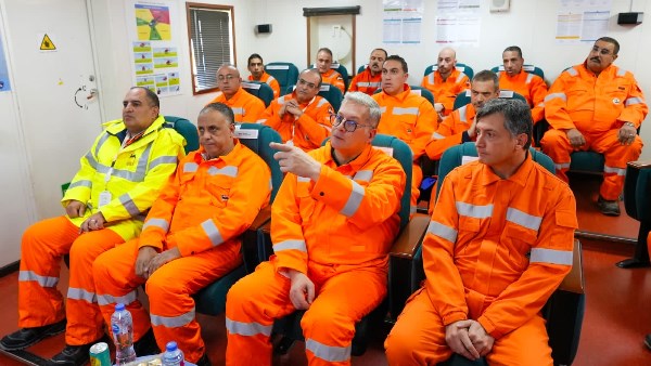 وزير البترول يتفقد حفر أول بئر ببرنامج إيني الإيطالية في خليج السويس وسيناء