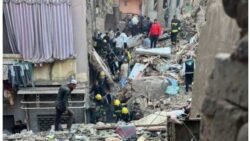 انتشال جثة طفلة من أسفل أنقاض عقار إمبابة المنهار