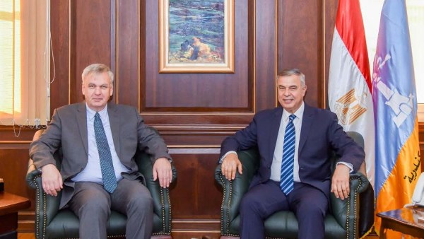 محافظ الإسكندرية يبحث مع السفير الألماني التعاون في مجالات الصناعة والبنية التحتية