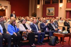 وزير العمل يفتتح ندوة توعوية بشأن قانون العمل الجديد. 