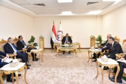 وزير الدولة للإنتاج الحربي يستقبل رئيس هيئة مديري المركز الأردني للتصميم والتطوير. 