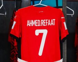 «دائمًا حاضر معنا».. قميص أحمد رفعت يزين غرفة ملابس منتخب مصر قبل مواجهة الكويت