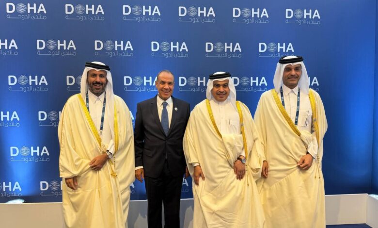 وزير الخارجية يلتقي وزراء المالية والتجارة والصناعة والمواصلات في دولة قطر