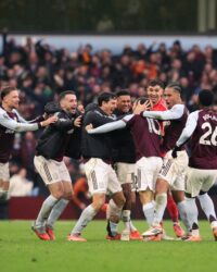 الهزيمة الثانية.. الجانرز يسقط أمام أستون فيلا في الدقائق الأخيرة