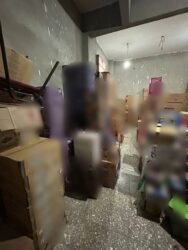 صحة القليوبية تداهم أحد مخازن المواد الغذائية وتضبط نصف طن لانشون غير مطابق للمواصفات. 