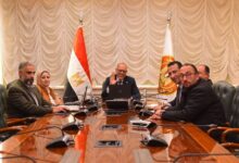 وزير العمل يشهد عبر "الفيديو كونفرانس" تسليم 405 عقد عمل لذوي همم في 27 محافظة.