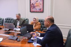 وزير العمل يشهد عبر "الفيديو كونفرانس" تسليم 405 عقد عمل لذوي همم في 27 محافظة.