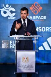 وزير الشباب والرياضة يشهد ختام بطولة الأندية لكرة القدم الإلكترونية باستاد القاهرة.