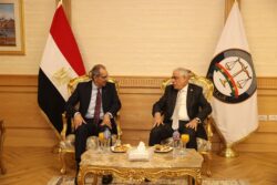 وزير الإتصالات والنائب العام يوقعان بروتوكول تعاون لتنفيذ 10 مشروعات.