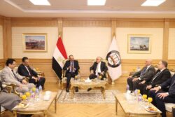 وزير الإتصالات والنائب العام يوقعان بروتوكول تعاون لتنفيذ 10 مشروعات.