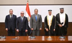 رئيس الوزراء يشهد توقيع عقد مشروع شركة "المانع" القابضة القطرية لإنتاج وقود الطائرات.