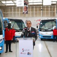 وزير قطاع الأعمال العام يشهد تسليم الدفعة الأولى من ميني باص "نصر ستار" من إنتاج "النصر للسيارات"