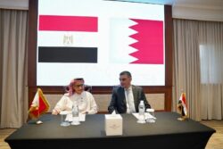 تكريم هيئة الشراء الموحد المصرية في «المنامة هيلث» لدعم التعاون الطبي العربي.