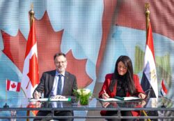 وزيرة التخطيط والسفير الكندي في مصر يوقّعان 3 مشروعات جديدة لتمكين المرأة والفتيات. 