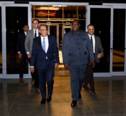 وزير الخارجية يلتقي وزير خارجية جامبيا لبحث سبل تعزيز العلاقات الثنائية.