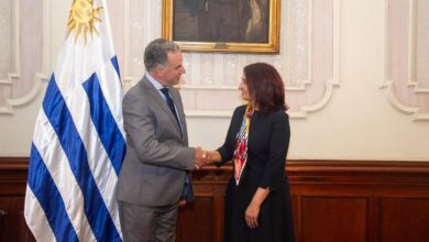 سفيرة مصر  في مونتفيديو تسلّم أوراق اعتمادها لرئيس جمهورية الأوروجواي