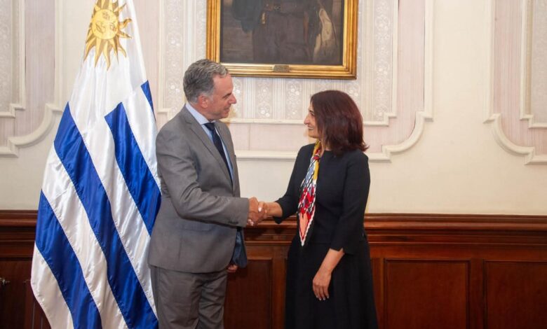 سفيرة مصر  في مونتفيديو تسلّم أوراق اعتمادها لرئيس جمهورية الأوروجواي