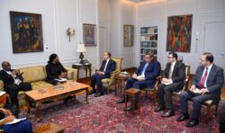 وزير الخارجية يلتقي نائبة وزير خارجية جنوب أفريقيا لبحث سبل تعزيز العلاقات الثنائية