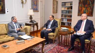 وزير الخارجية يبحث مع رئيس "شركة العاصمة الإدارية" إجراءات نقل السفارات الأجنبية للعاصمة الجديدة.