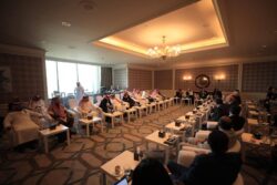 وزير السياحة ووزير الحج والعمرة السعودي يلتقيان مع مجموعة من شركات السياحة المصرية.