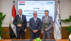 رئيس إقتصادية قناة السويس يشهد توقيع عقد مشروع شركة"بيتكيرن" للصناعات الغذائية بالسخنة. 