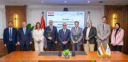 رئيس إقتصادية قناة السويس يشهد توقيع عقد مشروع شركة"بيتكيرن" للصناعات الغذائية بالسخنة. 