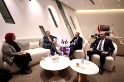 وزير السياحة يبحث مع سفير هولندا بالقاهرة سبل تعزيز التعاون المشترك في مجالي السياحة والأثار.