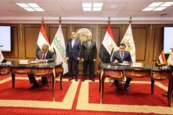 وزير العدل يشهد مراسم توقيع بروتوكول تعاون بين وزارة العدل والبنك الأهلي المصـري.