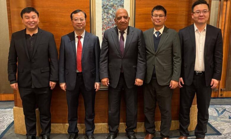 وزير الكهرباء يبحث مع مجموعة شركات صاني الصينية التعاون في مجالات الطاقة المتجددة.